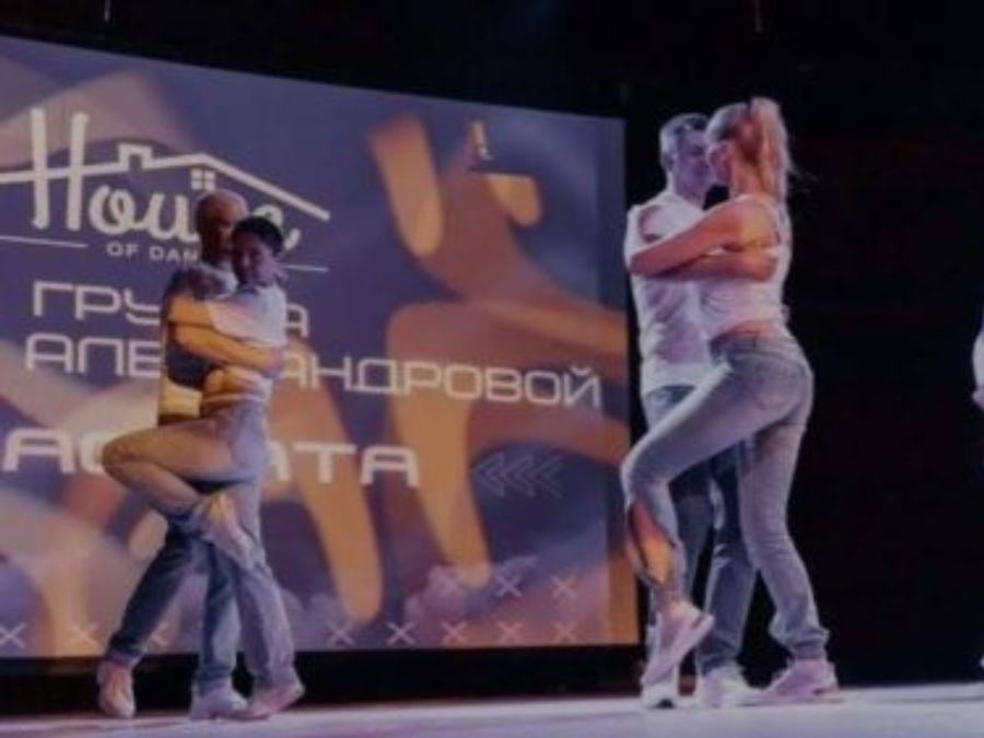 Сколиоз, вокал и стрип-пластика
